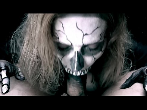 ❤️ Demonska djevojka siše kurac svojim crnim ustima i guta spermu. ❌ Kvalitativna pornografija na bs.hentai-for.ru ☑